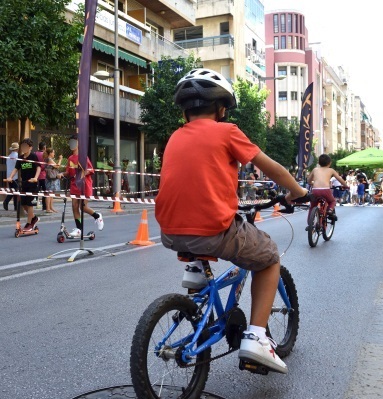 ©Ayto.Granada: La calle Molinos y el Campo del Príncipe se restringe al tráfico este sábado para acoger un nueva edición de 'Vive tu calle' ©Ayto.Granada: La calle Molinos y el Campo del Príncipe se restringe al tráfico este sábado para acoger un nueva edición de 'Vive tu calle'